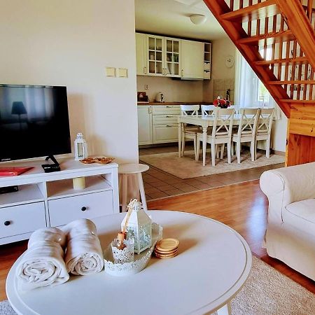 Holiday Home Holiday Hill 42 By Interhome Cista  エクステリア 写真